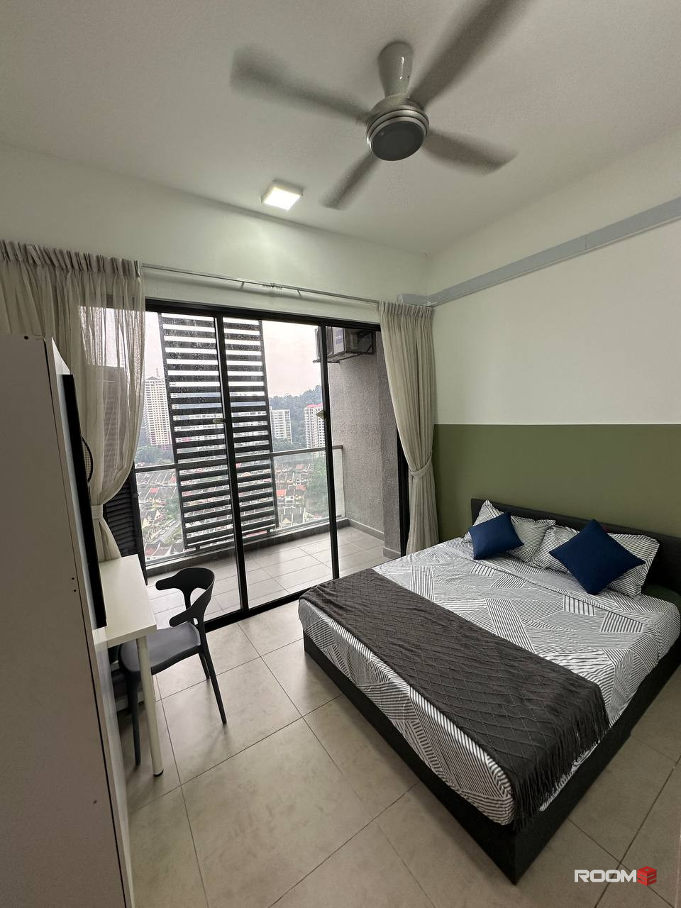 📍Petalz Residence ✨Balcony Room Rental 🚌Easy access to Mid Valley