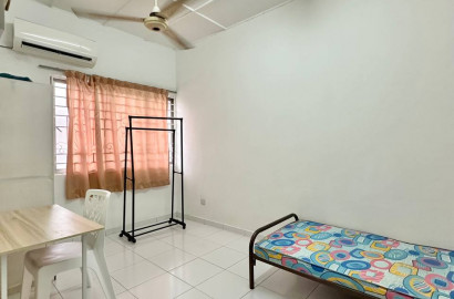 💥PJ SS2, Middle room with AC and furniture
