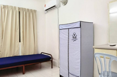 🚀PJ Bandar Utama, Middle room with AC and furniture