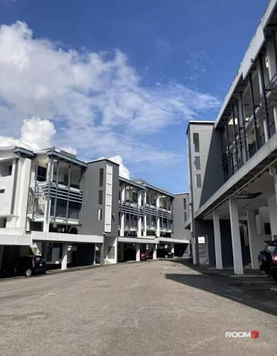 NO AGENT FEE. Female Unit.Cyberjaya MMU.Quiet. Non Sharing Room.