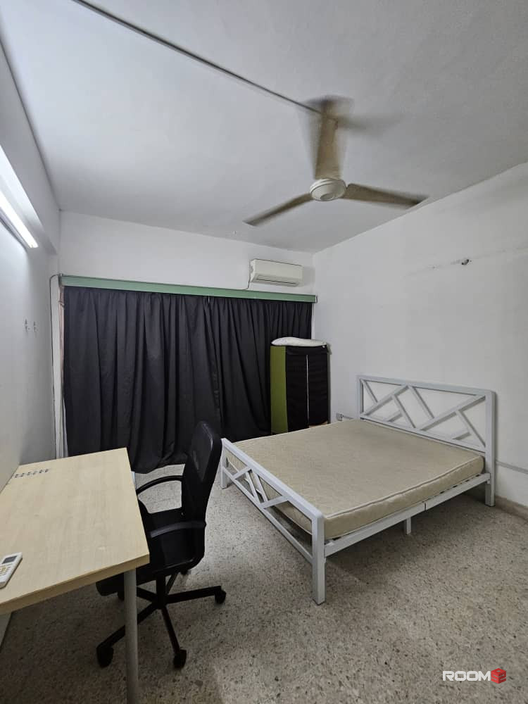 SS2 Landed House Big Space Room Suitable for 2 (Walk to Public Transport)