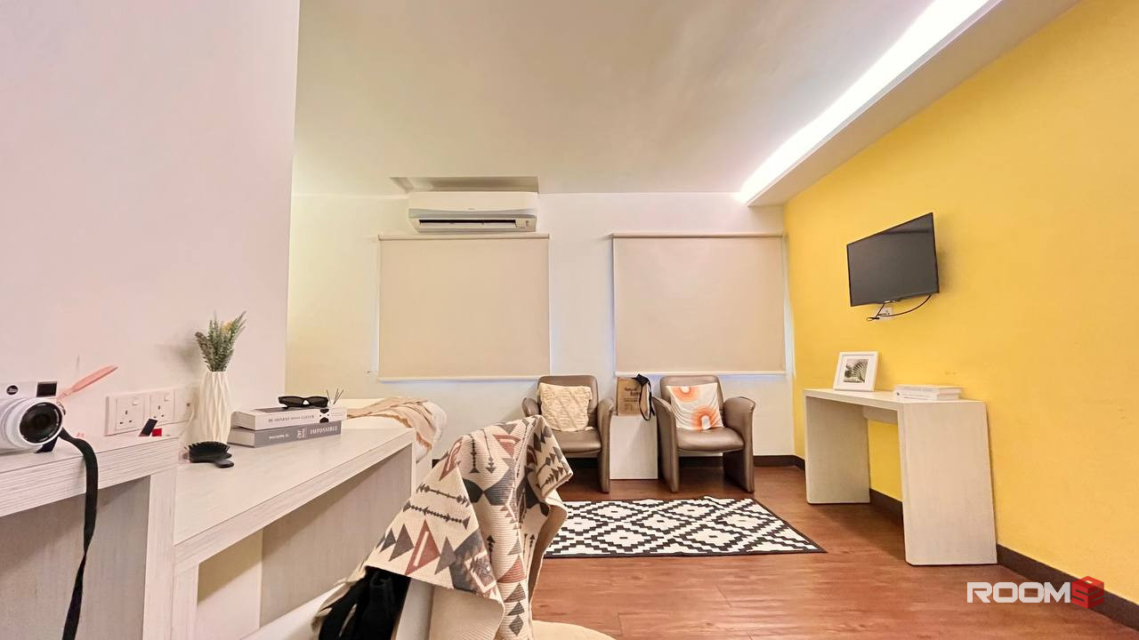 【Zero Deposit Superior Master Bedroom】 5Mins Drive To Sunway Velocity , Maluri Area , 8 Mins Walk To MRT Maluri , Private Bathroom , My Town , Ikea