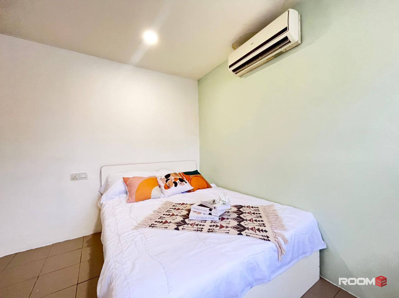 Rent Room Can Save More Money 💰👍🏽 Room Without Deposit 🤑 & Fully Furnished 💯