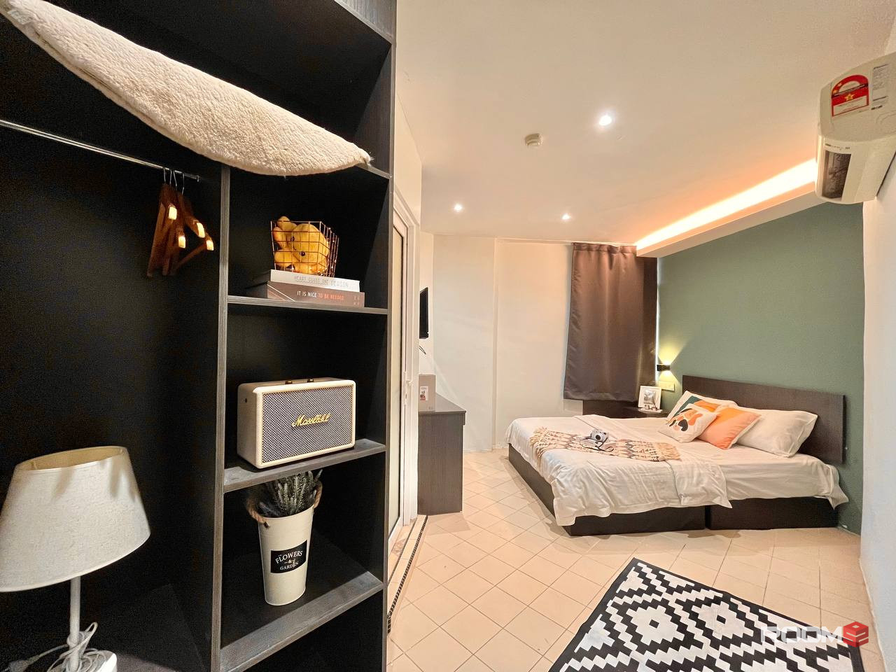 Zero Deposit Nicely Modern Design🌟 For Room Rent With Spotlessly Clean ! Master Room 🛁Near Sunway Pyramid, Near Trains