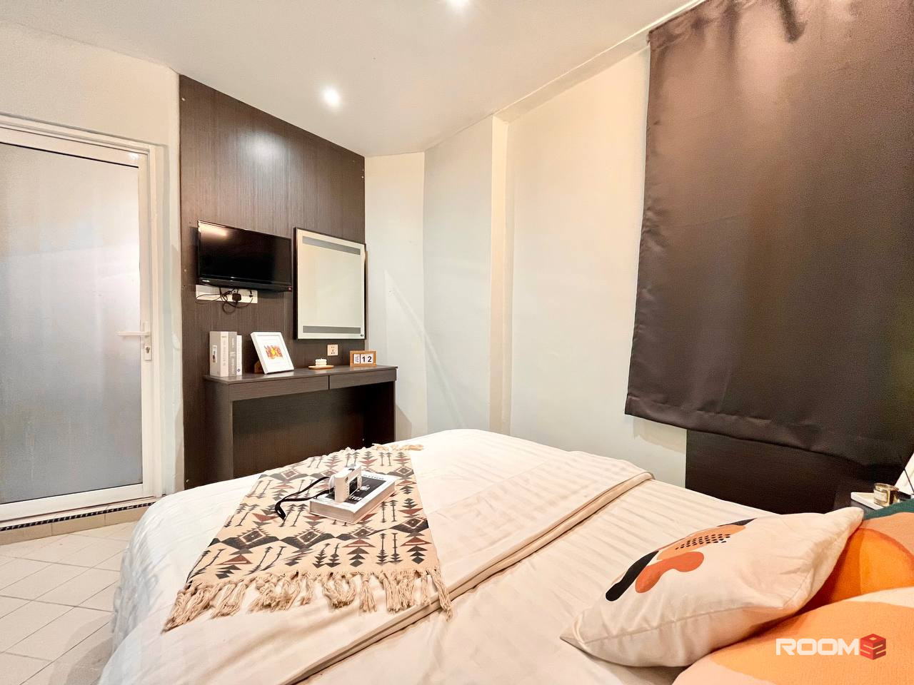 Zero Deposit Nicely Modern Design🌟 For Room Rent With Spotlessly Clean ! Master Room 🛁Near Sunway Pyramid, Near Trains