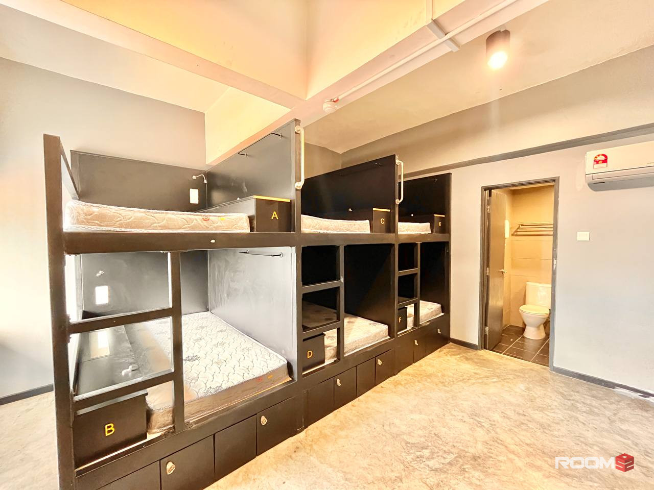 No Budget To Pay Deposit? 😨 No Worries 👍🏻 Let's Rent With Us Near Brickfields 😎 Fully Furnished Bunker Room 💯