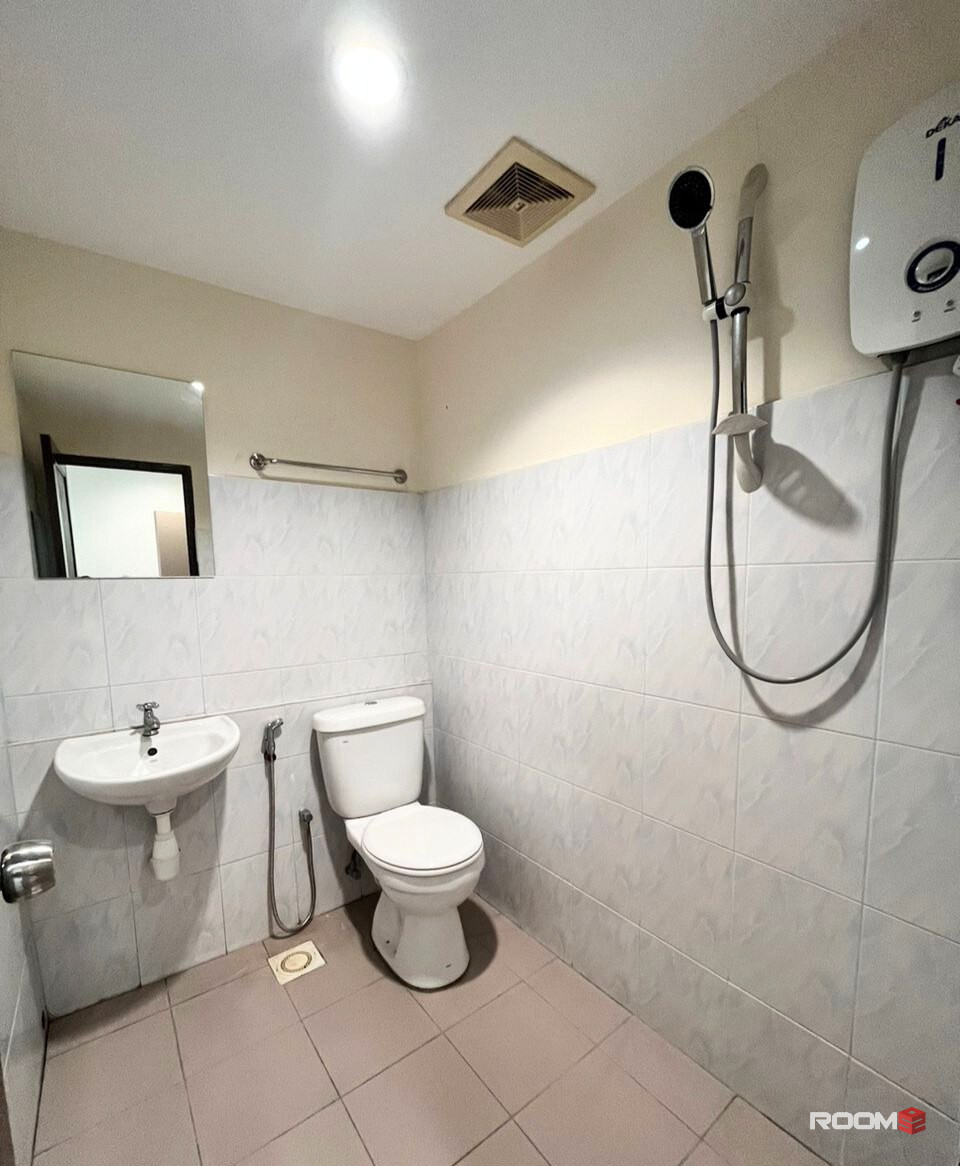 🏙️ "Elevate your stay near Plaza Metro Kajang! Book your room now. 🏨