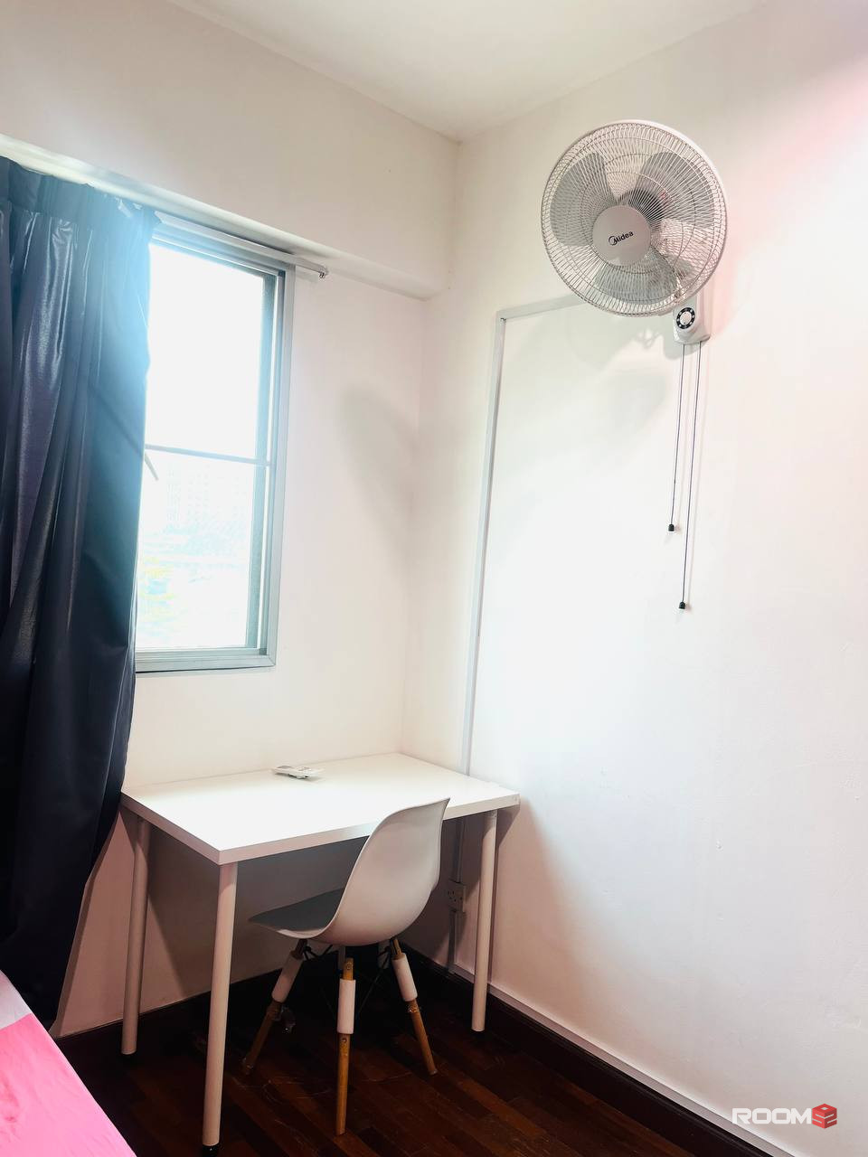😎🥳 This property is a commuter's dream! Just a short 2 minute walk to LRT Station 🚅 