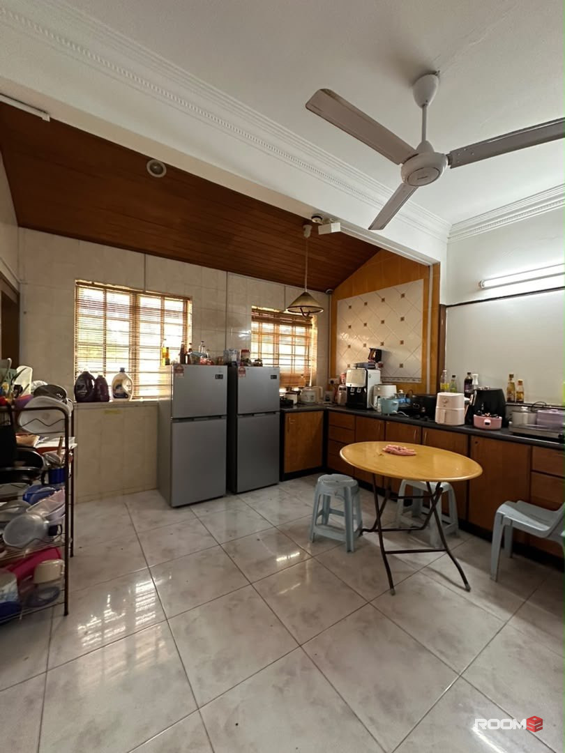 🌸 Female Room for Rent in Bandar Utama | Cozy, Safe & Affordable