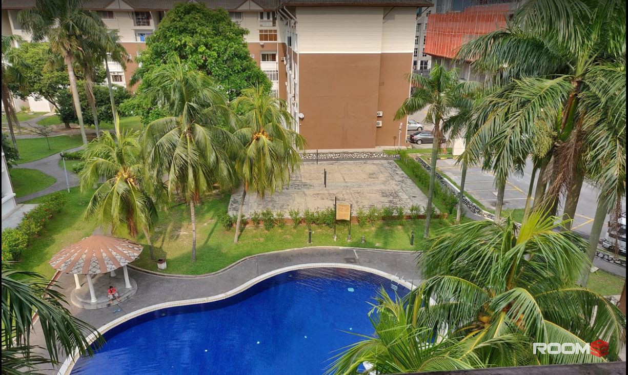 SS15 Master Room for rent Female INTI subang jaya with attach bathroom toilet cooking allow