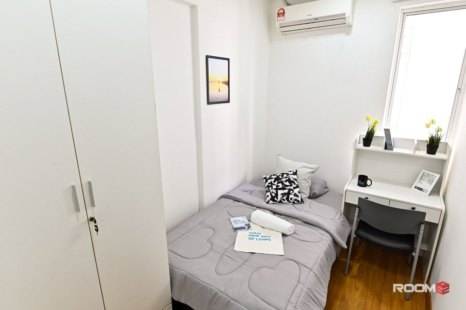 [2 Min Walk to LRT] Newly Renovated - Putra Suria Residence