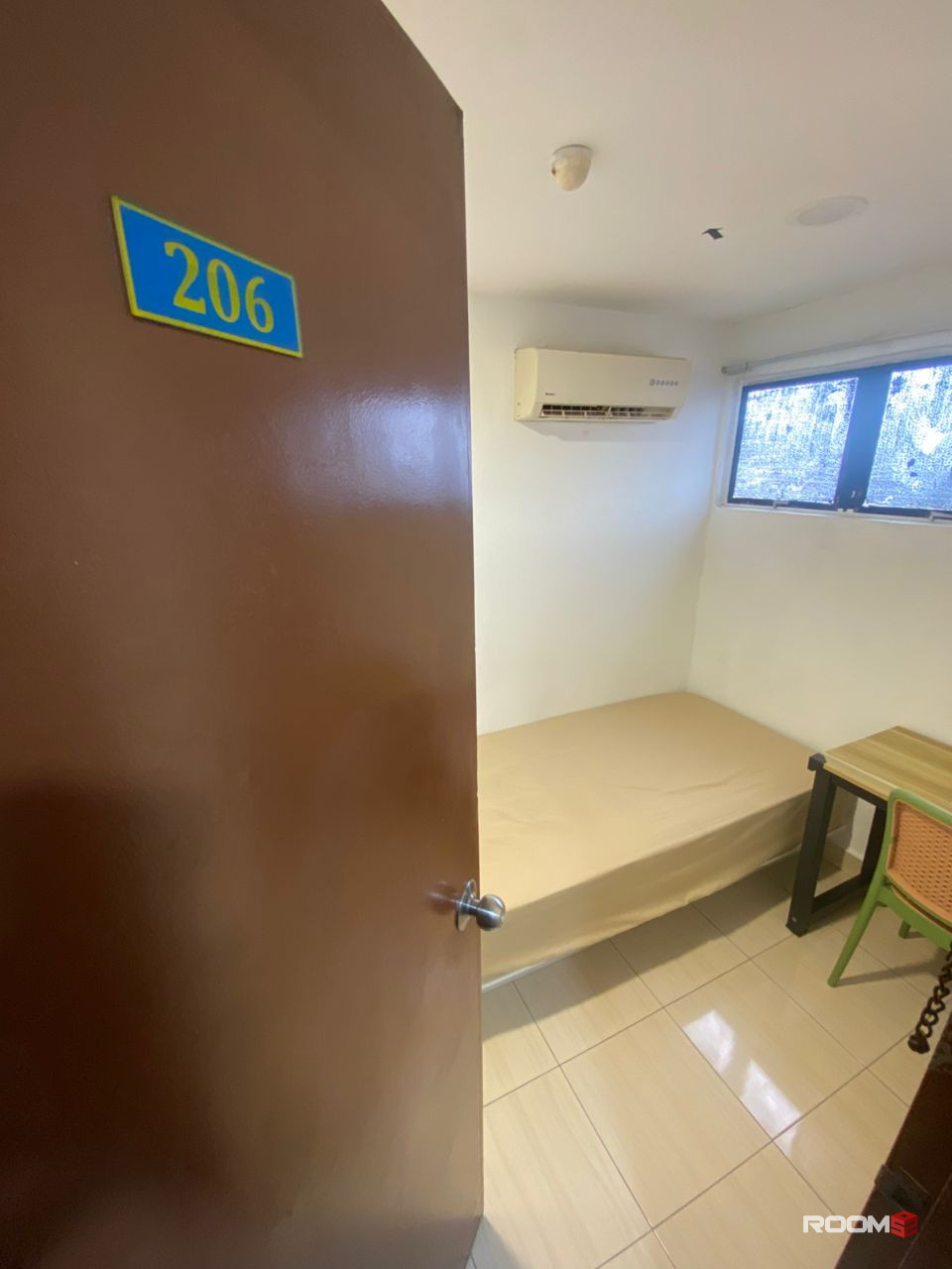 🏡🎓 Affordable Student Room Near MRT Serdang Jaya 🚆✨