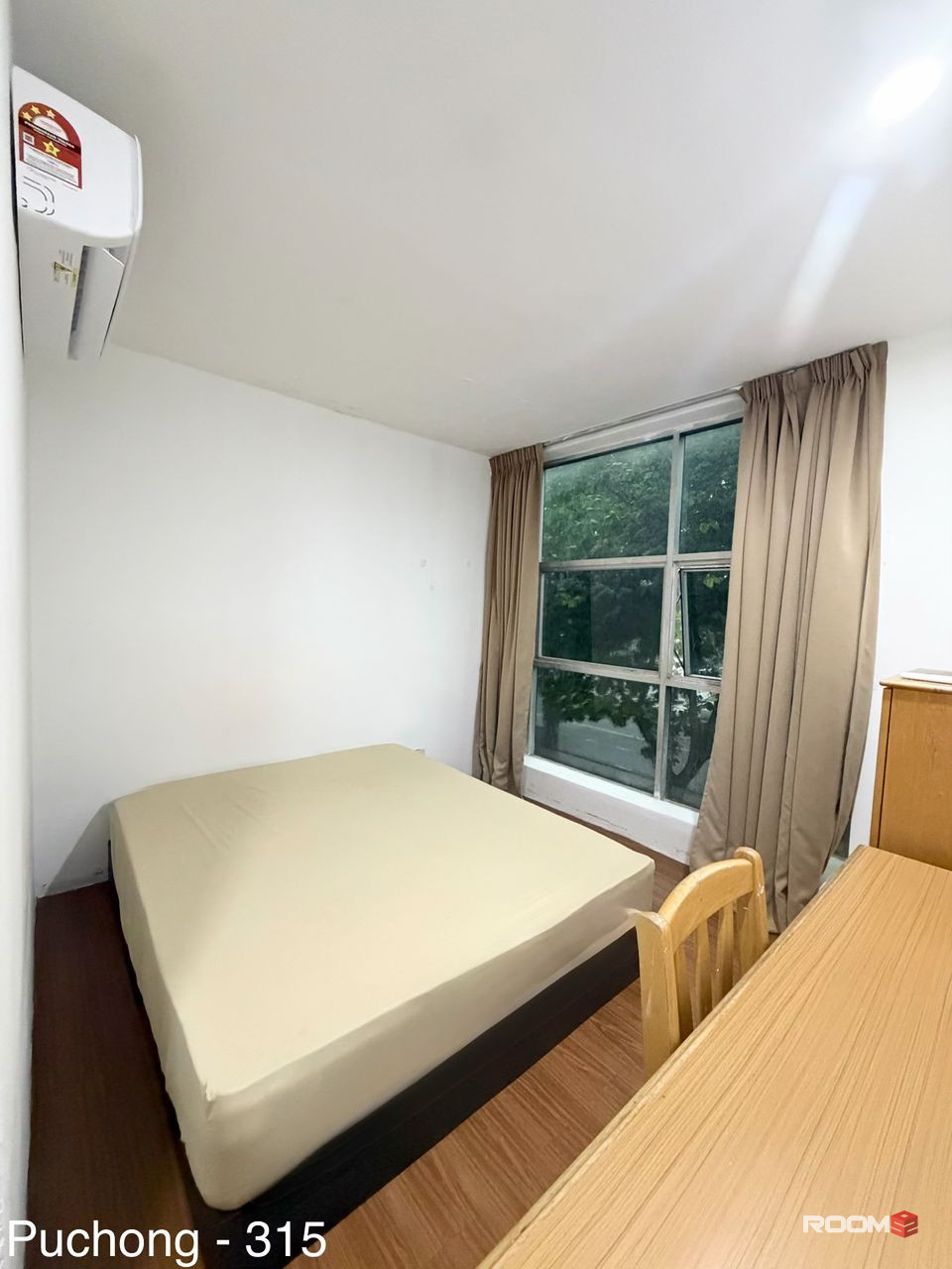 A private room attached with bathroom available in the IOI #business park, 15min to #IOI Puchong Jaya #Rapid KL.🚉
