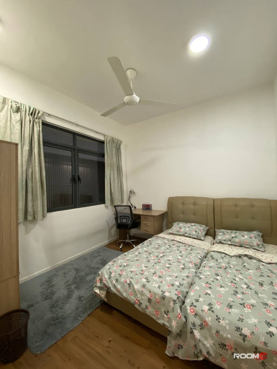 🔥 Most Affordable Middle Room with Queen size bed for rent!