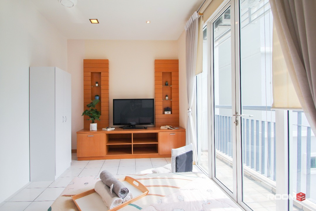 [NEAR PAVILLION KL Bukit Bintang] 5 mins to MRT Fully-Furnished Middle Room with Balcony and AC at Seri Bukit Ceylon, Bukit Bintang