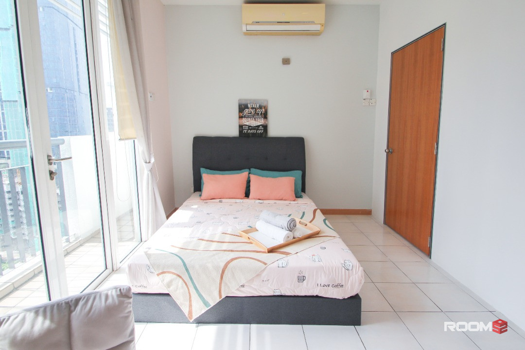 [NEAR PAVILLION KL Bukit Bintang] 5 mins to MRT Fully-Furnished Middle Room with Balcony and AC at Seri Bukit Ceylon, Bukit Bintang