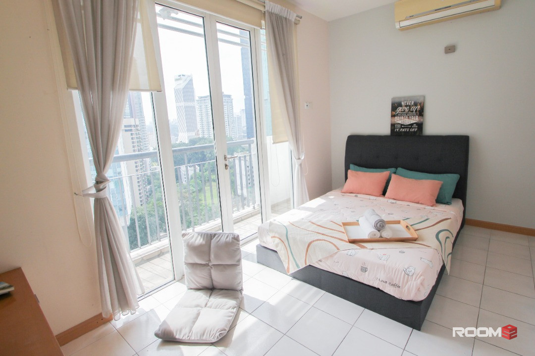 [NEAR PAVILLION KL Bukit Bintang] 5 mins to MRT Fully-Furnished Middle Room with Balcony and AC at Seri Bukit Ceylon, Bukit Bintang