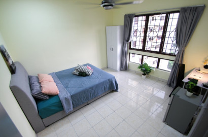 [FEMALE UNIT] NO DEPOSIT!!! Middle Room with Window & Aircond