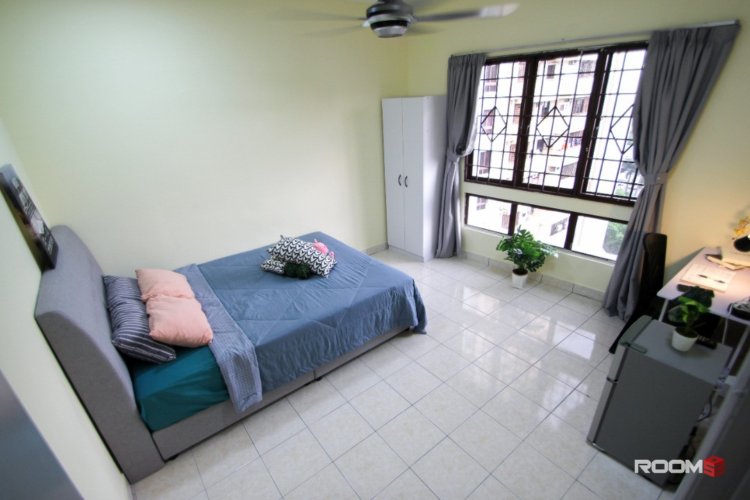 [FEMALE UNIT] NO DEPOSIT!!! Middle Room with Window & Aircond