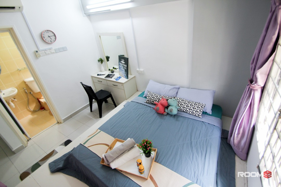 Danau Idaman @ Taman Desa - Master Room with Private Bathroom