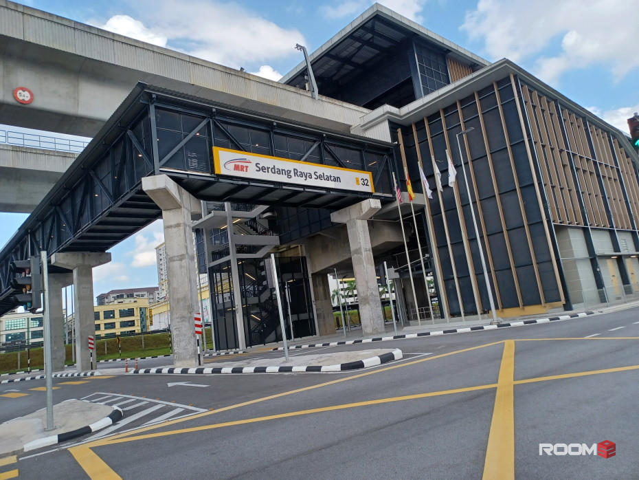 MIDDLE ROOM FOR RENT SERI KEMBANGAN SERDANG PERDANA NEAR SOUTH CITY PLAZA