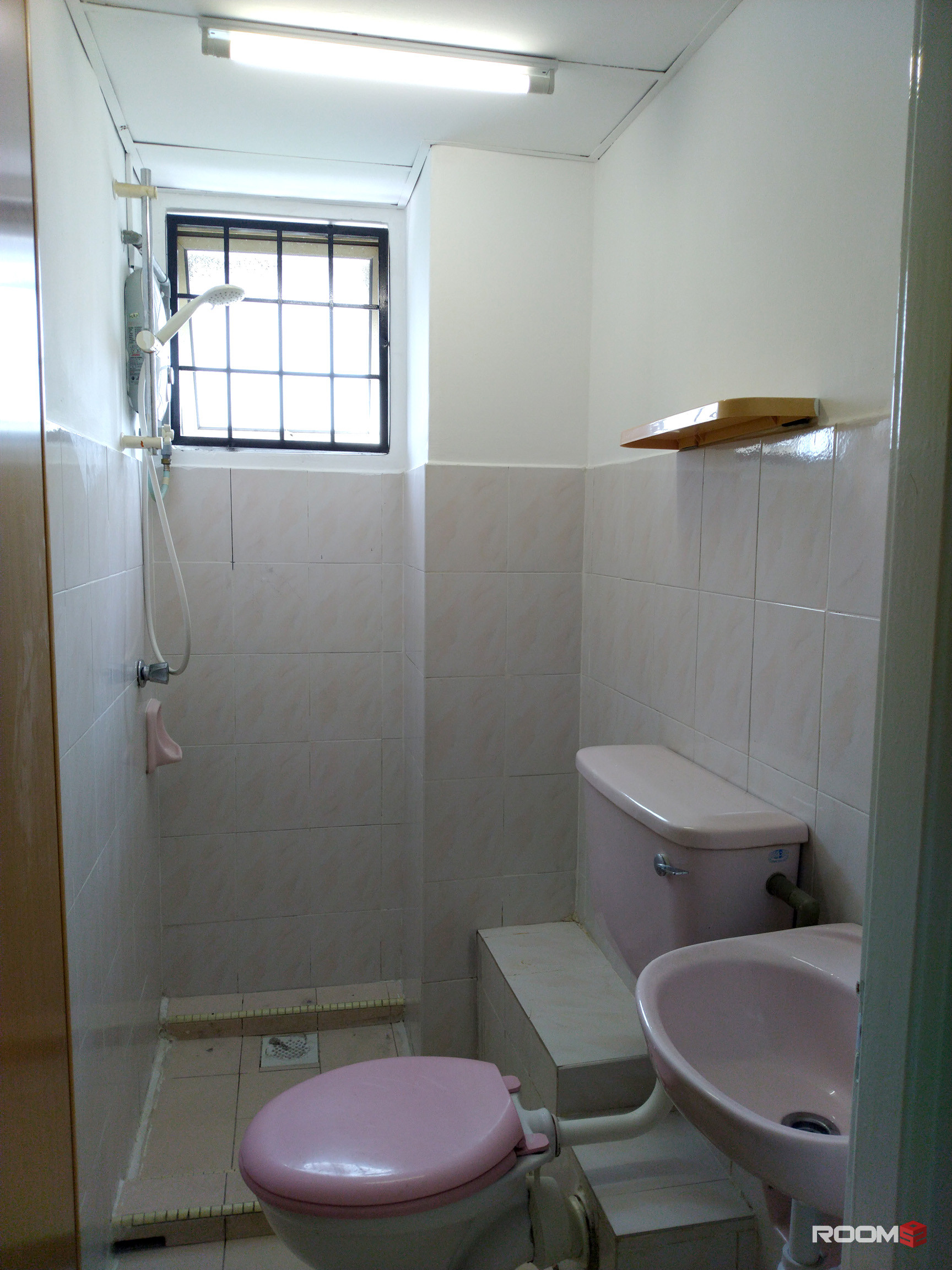 FREE WIFI - Middle Room For Rent -  Taman Desa  (Easy Access to KL and Petaling Jaya )
