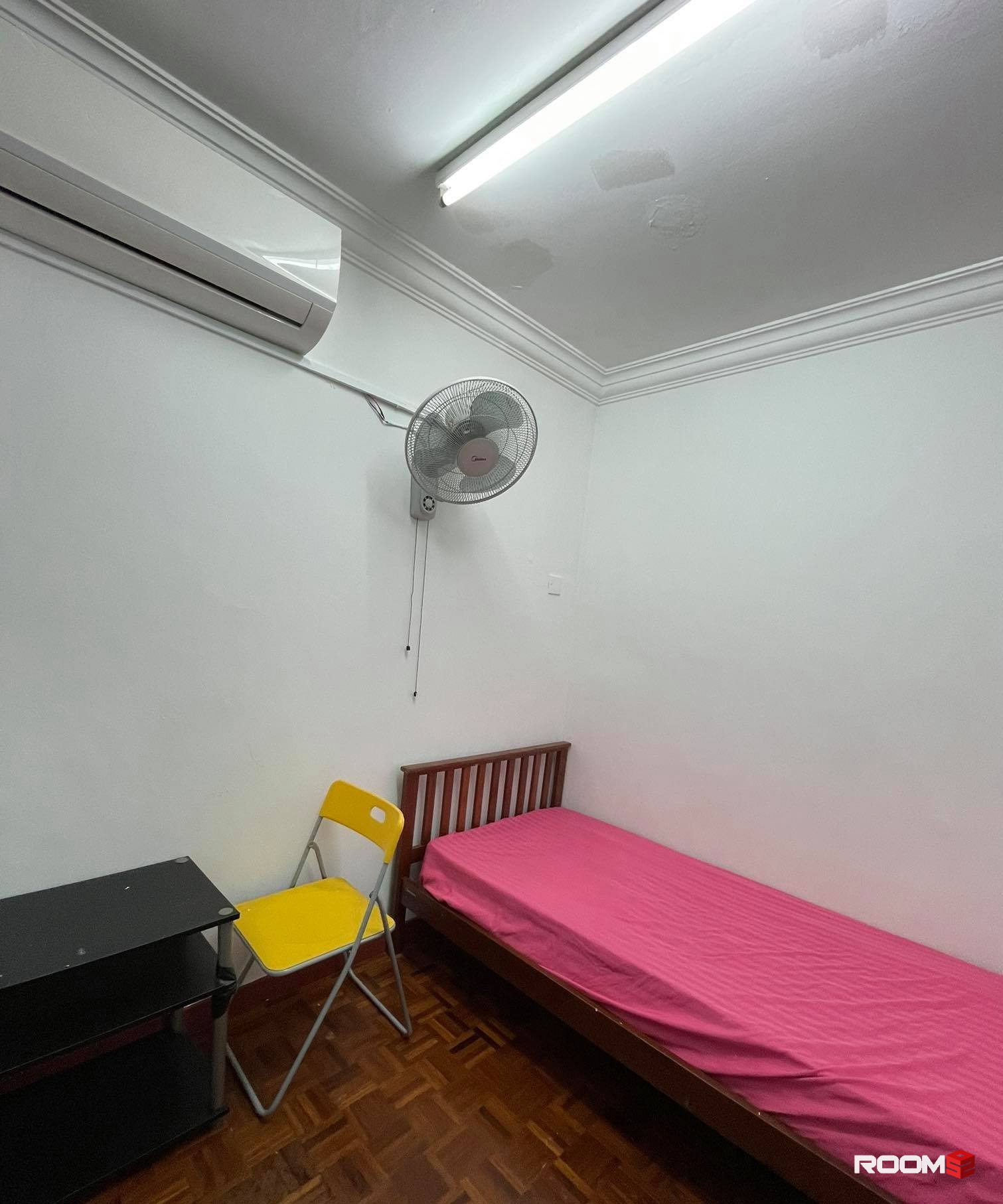 🚶‍♂️ Middle Room for rent in SS15, Subang Jaya near INTI College and Subang Square! 🏢💼🏠