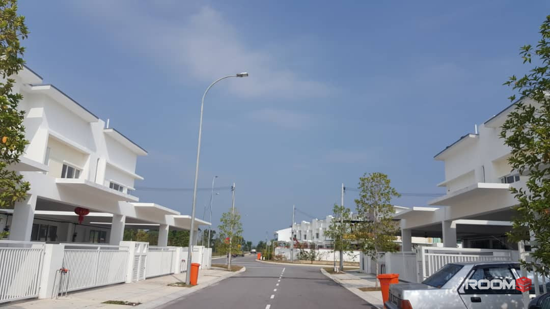 [Bilik Sewa Murah] ,Seremban , Suriaman 3 [Bilik Medium] Sendayan, Aeon mall , Mydin,Tesco , Kip sentral , KPJ ,Columbia