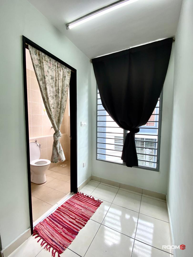 [For couple/ Single 🌞] Middle Room at Bangi, Selangor, Bilik Sewa Bangi ~  🔥 👉 (ATC TOILET) Bangi Avenue/ Wonderland,