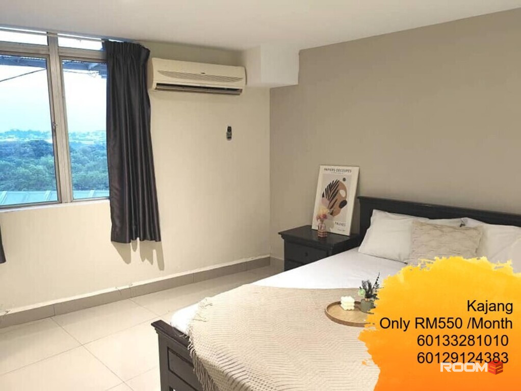 Ner MRT Kajang Hotel Room With Private Bath Room For Rent