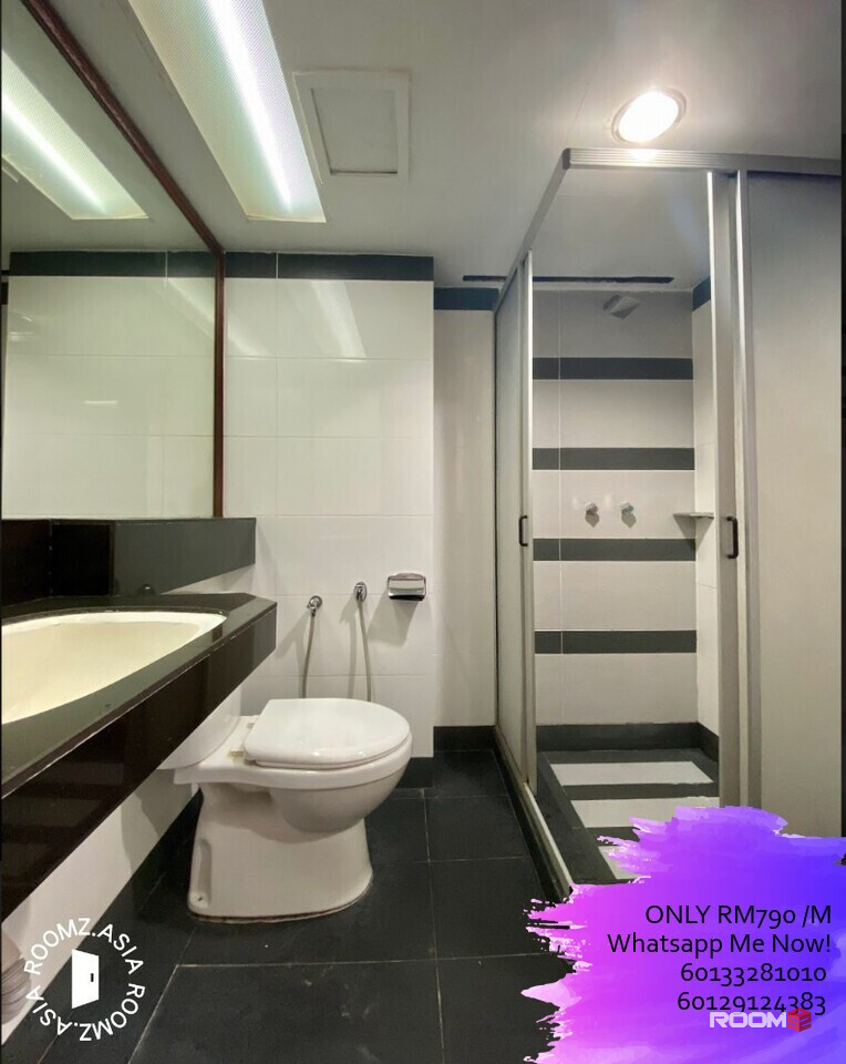 2mins Walking Distance To MRT&LRT Hotel master Room With Private Toilet
