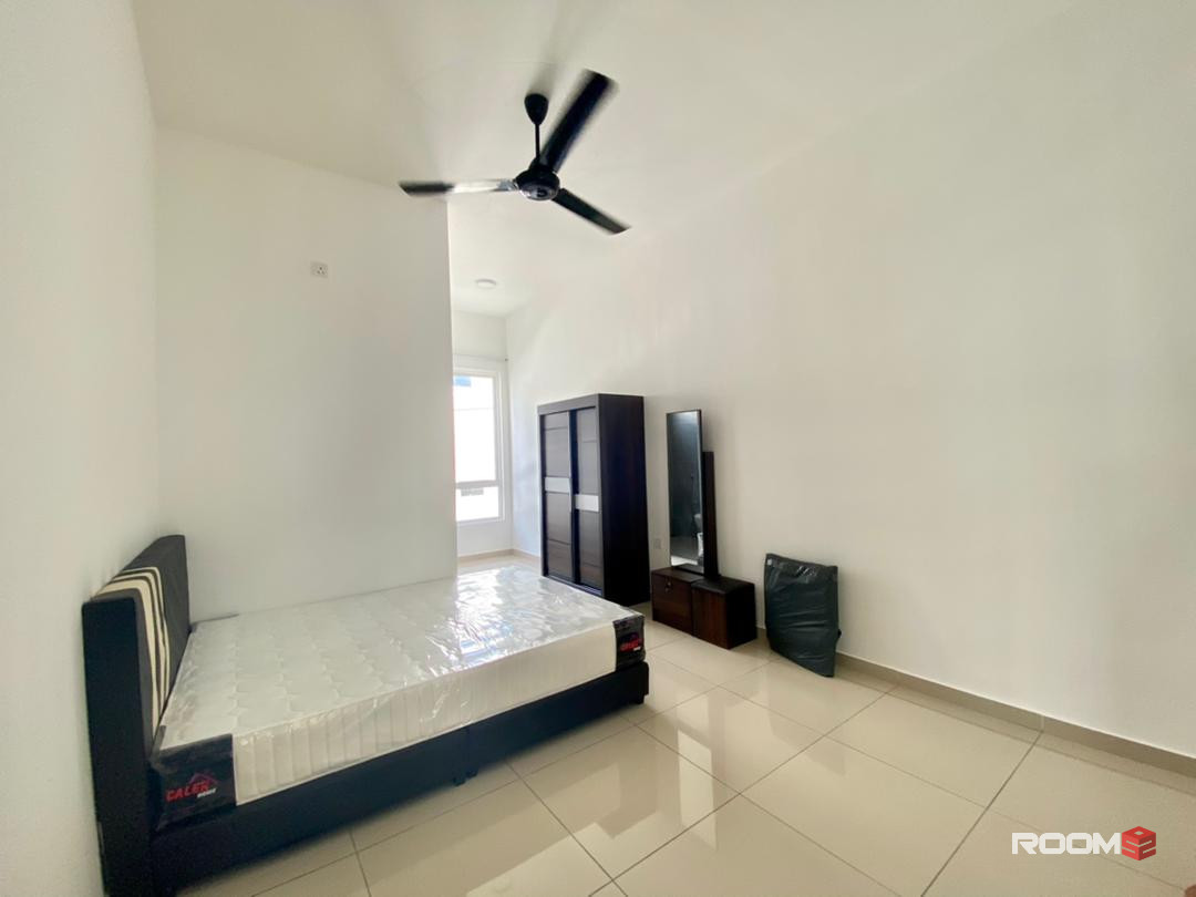 𝑴𝑰𝑫𝑫𝑳𝑬 𝑹𝑶𝑶𝑴 at Sendayan 👉 Seremban, Bilik Sewa Sendayan [🔥 Merdeka Sale !! 🔥] Suriaman, Seremban, Labu, D'T
