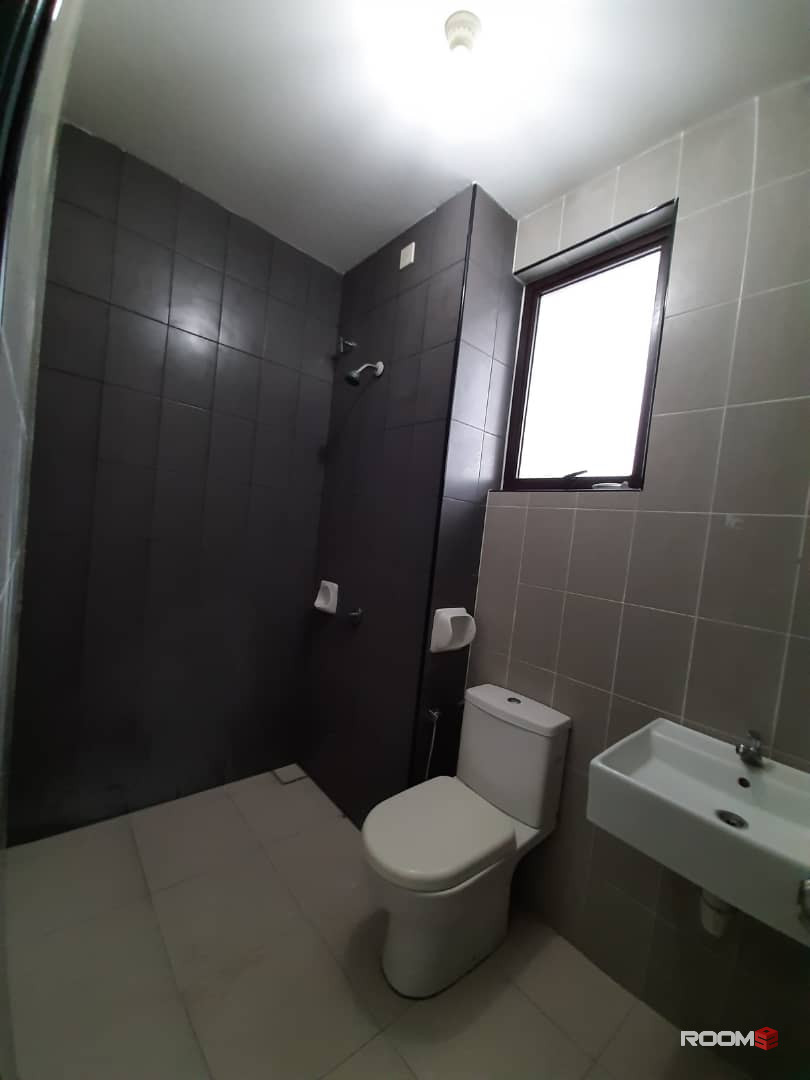 Middle Room at Seremban, Negeri Sembilan 🔥 👉 (𝐏𝐑𝐎𝐌𝐎𝐒𝐈 MERDEKA ❗❗,  FEMALE) Bilik Sewa Seremban,  Suriaman, Labu