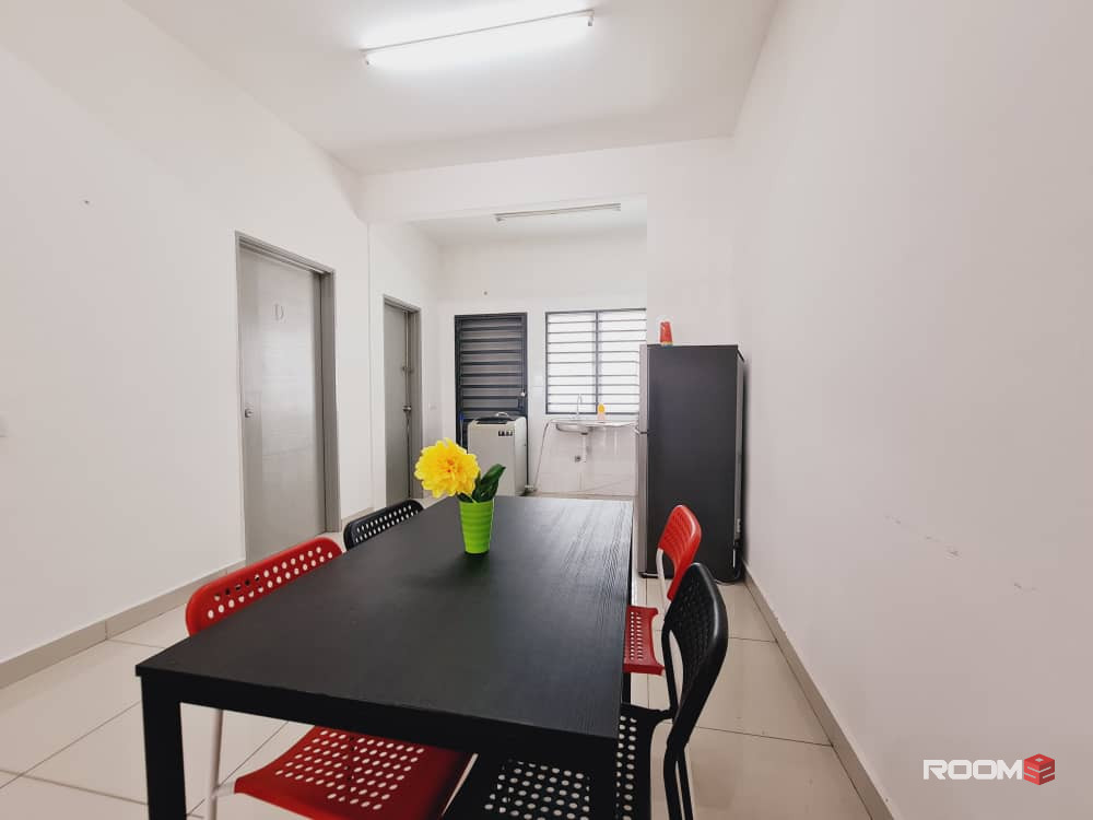Middle Room at Seremban 2, Bilik Sewa Saujana Tropika {Free Utility} KLIA, AEON, PLUSHIGHWAY (Area, Offer, Landmark)
