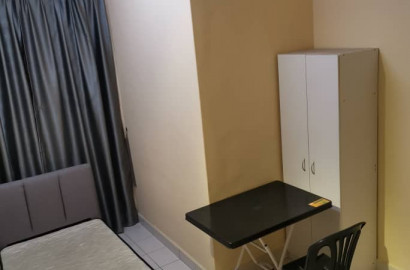 Big medium room aircond subang bestari nearby subang airport