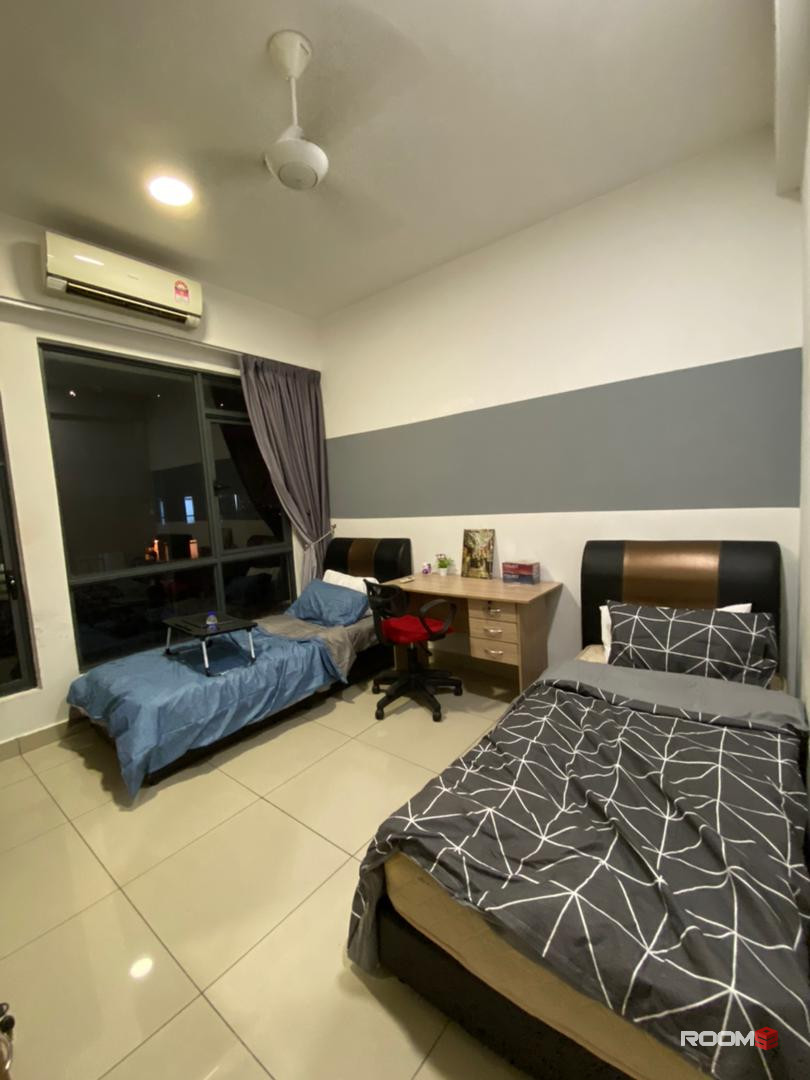 20% OFF Comfy⭐️Shared Room with Free WIFI, Water💧 & LOW Deposit in Shah Alam @ Paramount Utropolis Glenmari