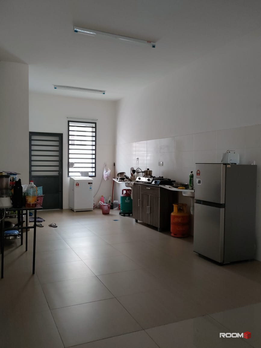[Bilik Sewa Murah] ,Seremban , Suriaman 3 [Bilik Medium] Sendayan, Aeon mall , Mydin,Tesco , Kip sentral , KPJ ,Columbia