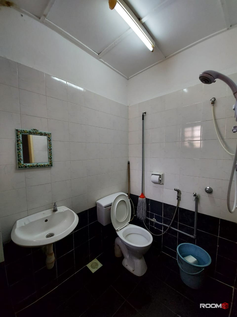 SUBANG BESTARI MIDDLE ROOM FOR RENT LOW DEPOSIT PACKAGE !!!