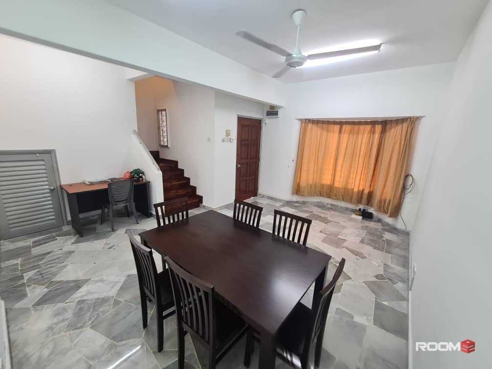 USJ13 Subang Jaya Medium Room For Rent (Walking distance to LRT Station)