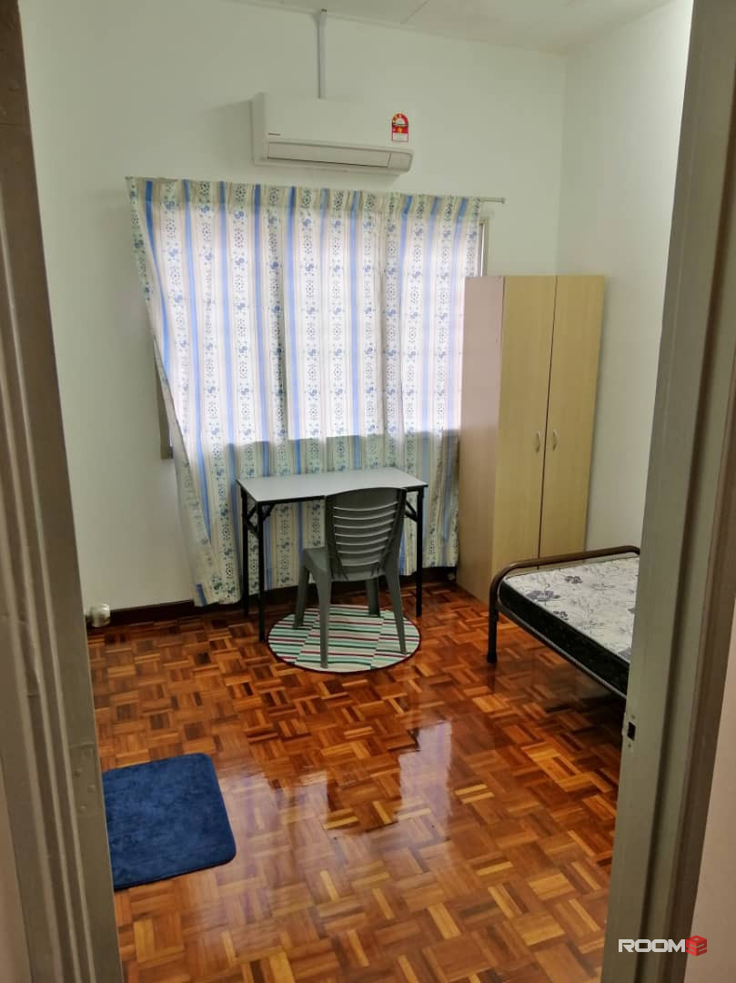 USJ13 Subang Jaya Medium Room For Rent (Walking distance to LRT Station)