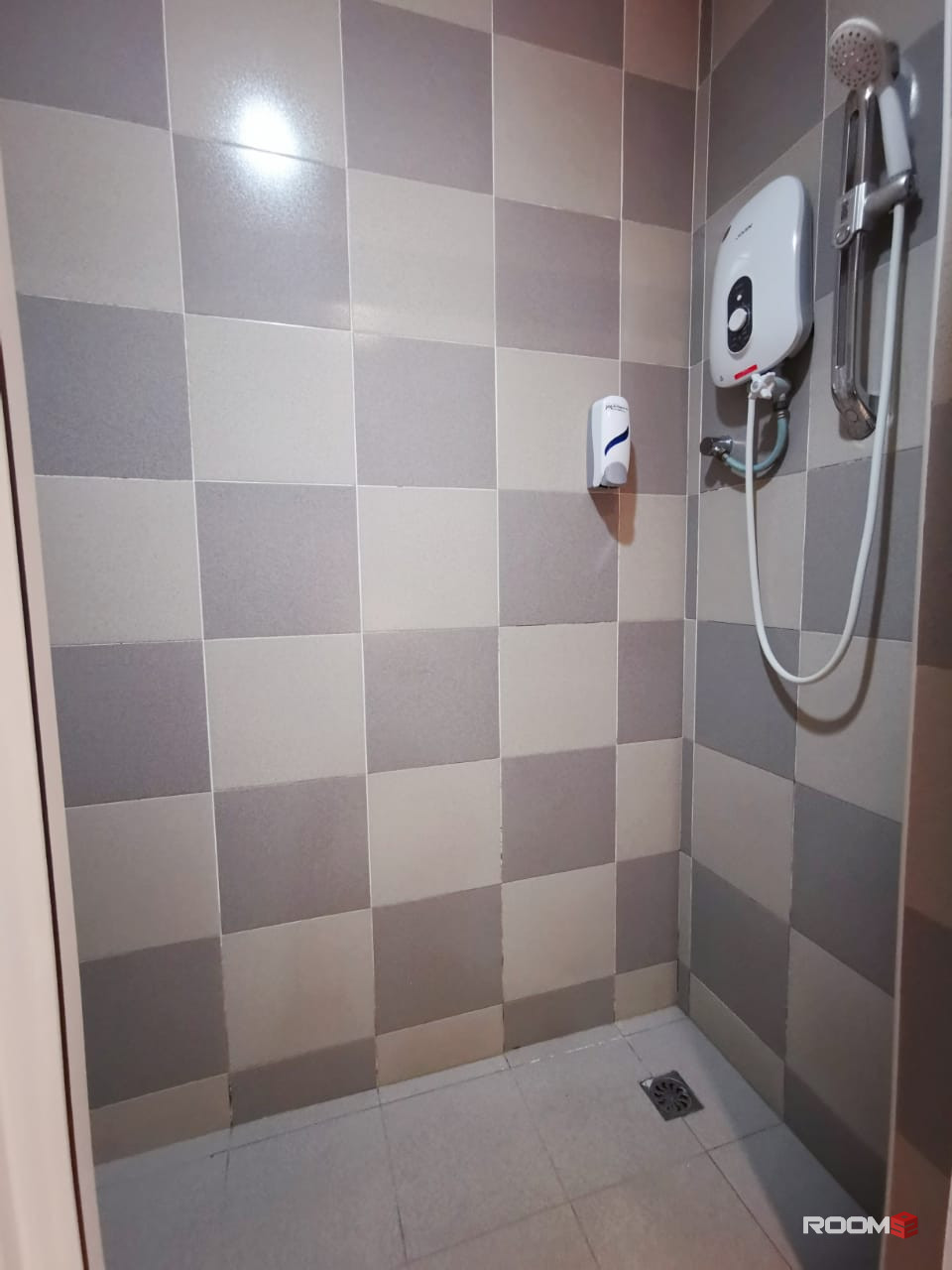 Free Deposit! Private Room attached bathroom in Sungei Wang Hotel @ Bukit Bintang Near Paviliion