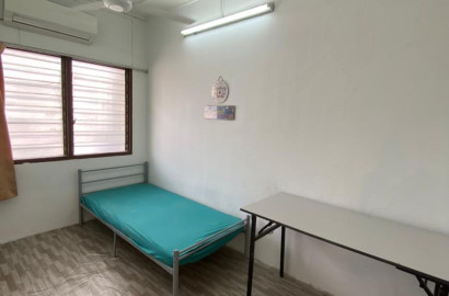 MIDDLE  Room at PJ14, Petaling Jaya