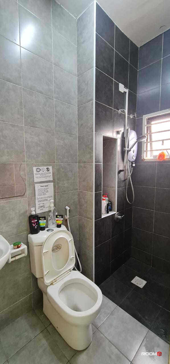 Fully Furnished Single Room at Setia Alam🚀🚀 Free WiFi, Utilities Included ⛳️⛳️⛳