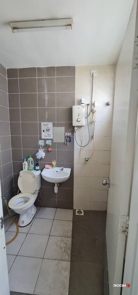 SPECIAL PROMOTION ⚡ Medium Room at Kota Kemuning,ShahAlam