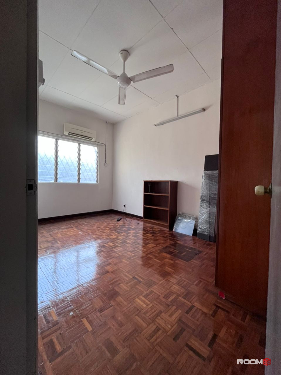 Room to let for working female only