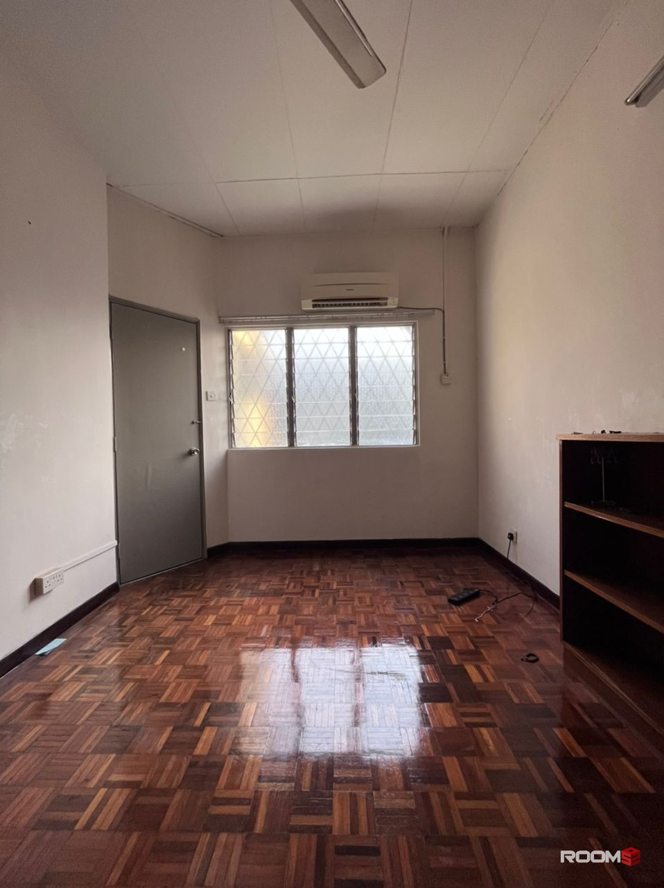Room to let for working female only