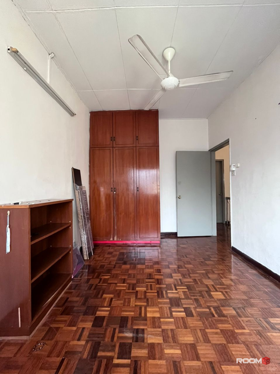 Room to let for working female only