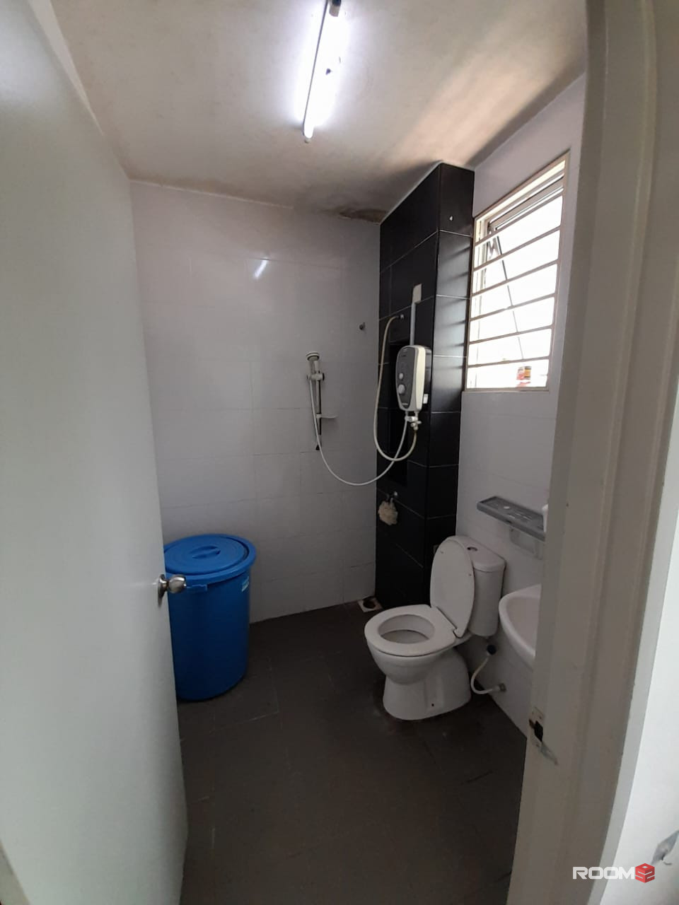 Middle Room With Private Bathroom at BUKIT TINGGI 2 Klang,Selangor