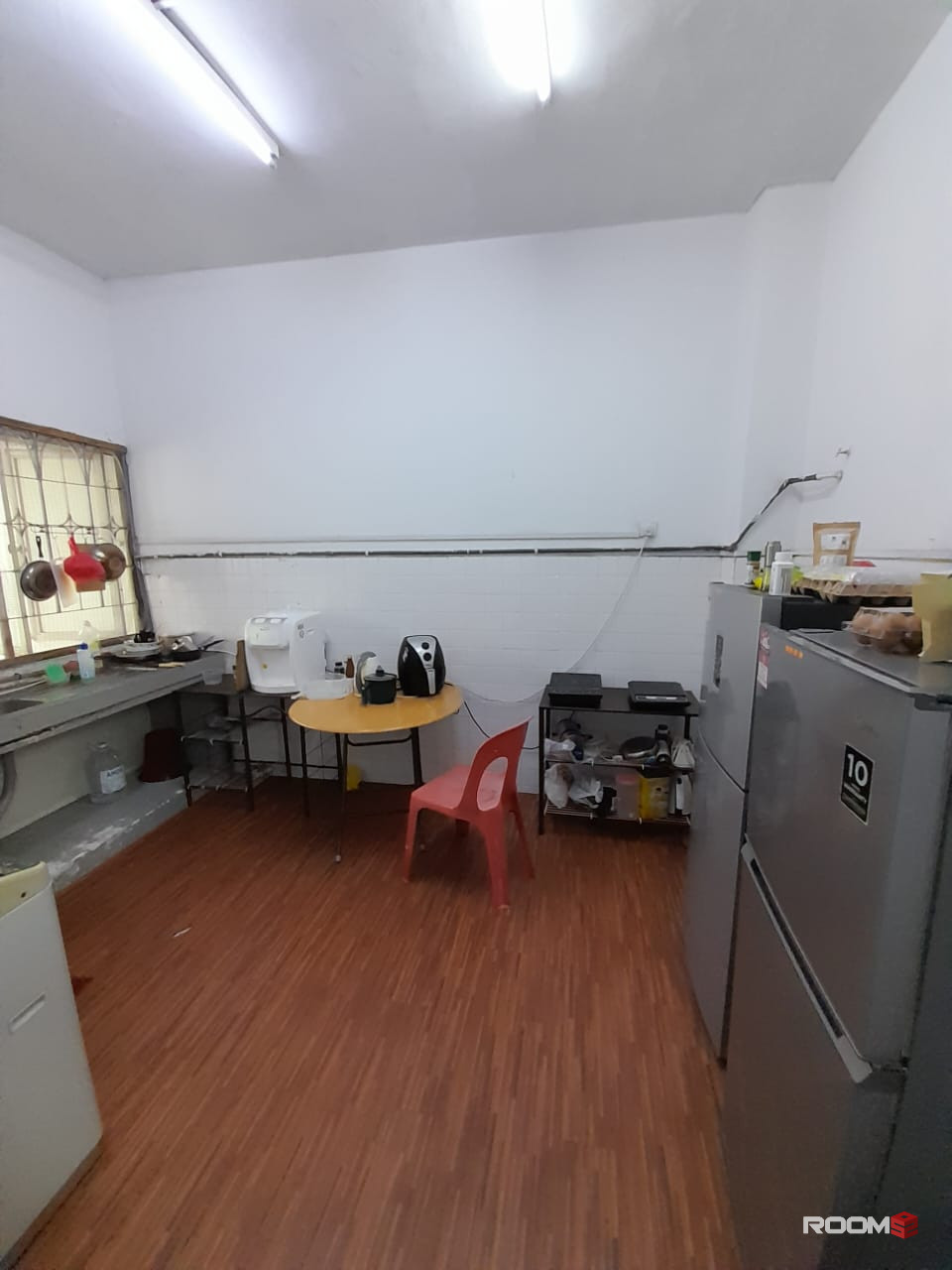 Master Room With Balcony at SS2, Petaling Jaya