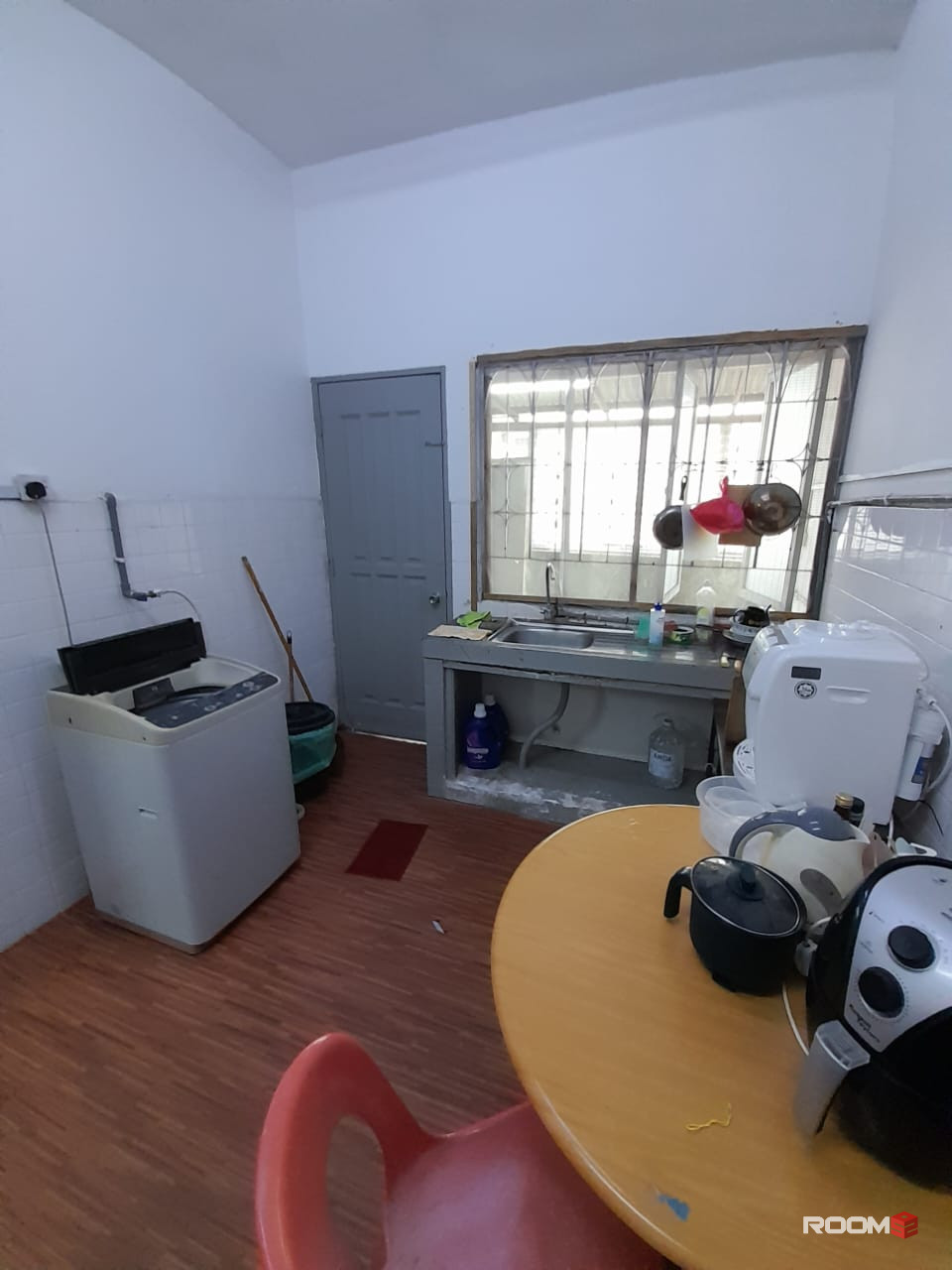 Master Room With Balcony at SS2, Petaling Jaya
